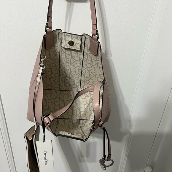 CALVIN KLEIN NEW BAG Size: 16x11x5 - Picture 2 of 11